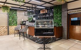 Savoy Hotel Elminya